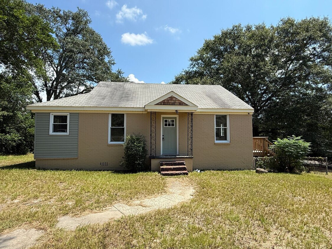 Primary Photo - Newly Renovated 2 Bed/1 Bath Cottage