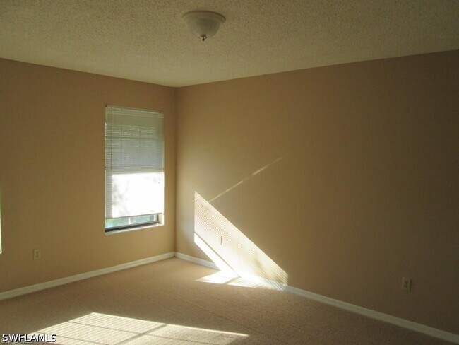 Foto del edificio - 5355 Treetops Dr