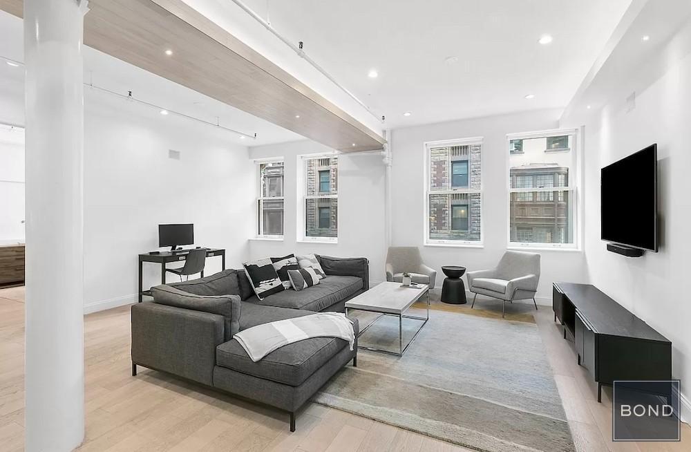 Primary Photo - 9 E 16th St