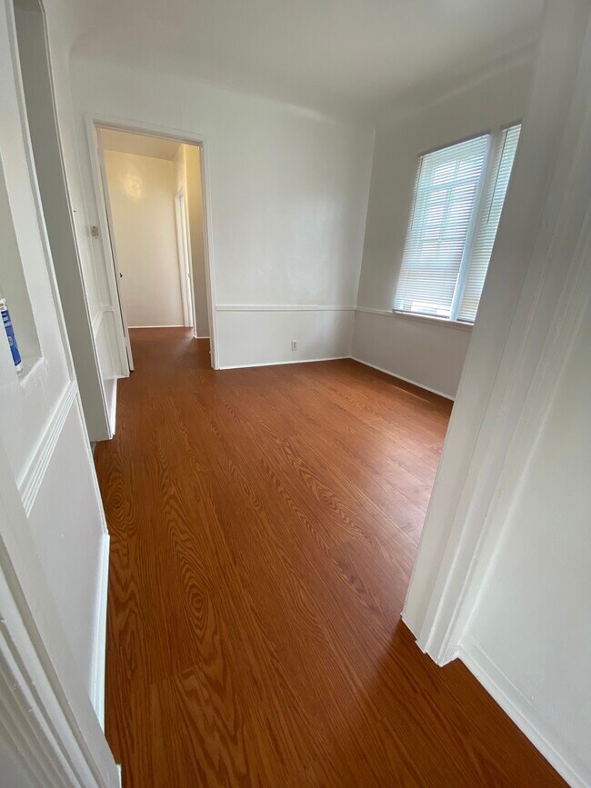 Building Photo - 4136 Sutro Ave