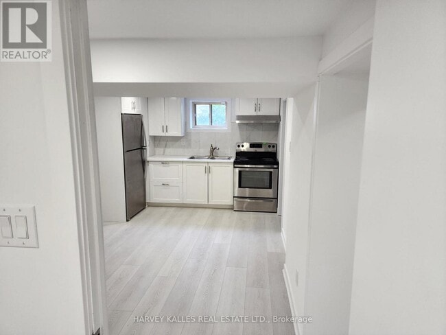 Building Photo - 31 Fairlin Dr