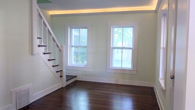Building Photo - FABULOUS!!! BARRINGTON Downtown location