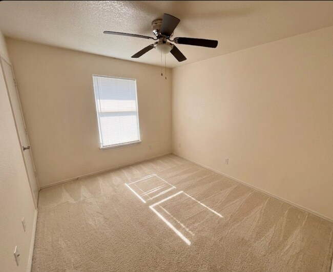 Foto del edificio - AVAILABLE NOW, APPLY AT OUR WEBSITE TODAY!