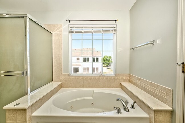 Building Photo - 447 Cardinal Ln