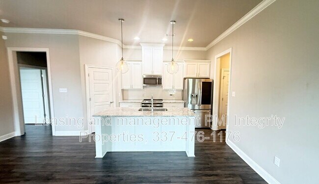 Building Photo - 8103 Stonelake Cir Ave E