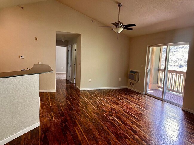 Building Photo - 520 Riverview Drive, Unit 506
