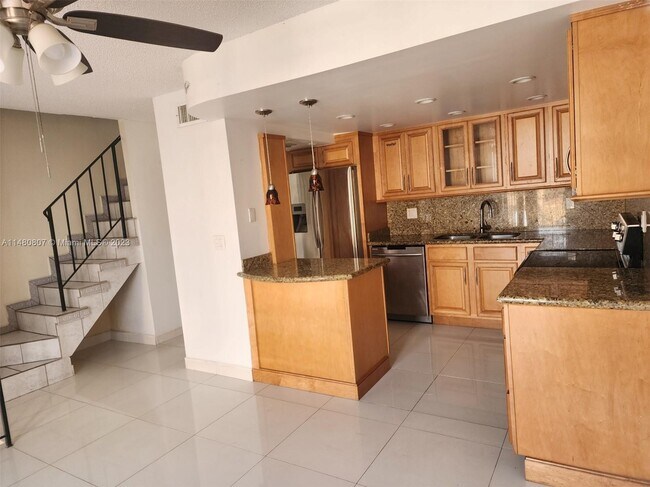 Foto del edificio - 1088 W 40th St