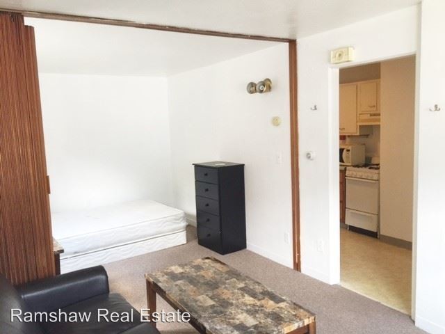 Primary Photo - Studio, 1 bath Room For Rent - 1105 W. Oregon