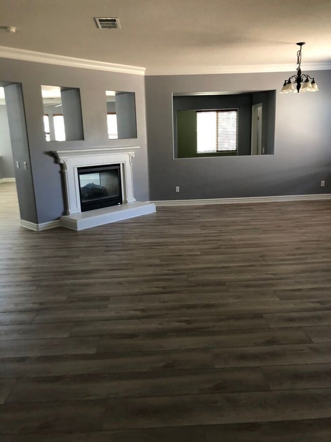 Building Photo - Z519 Cedarbrook Ln