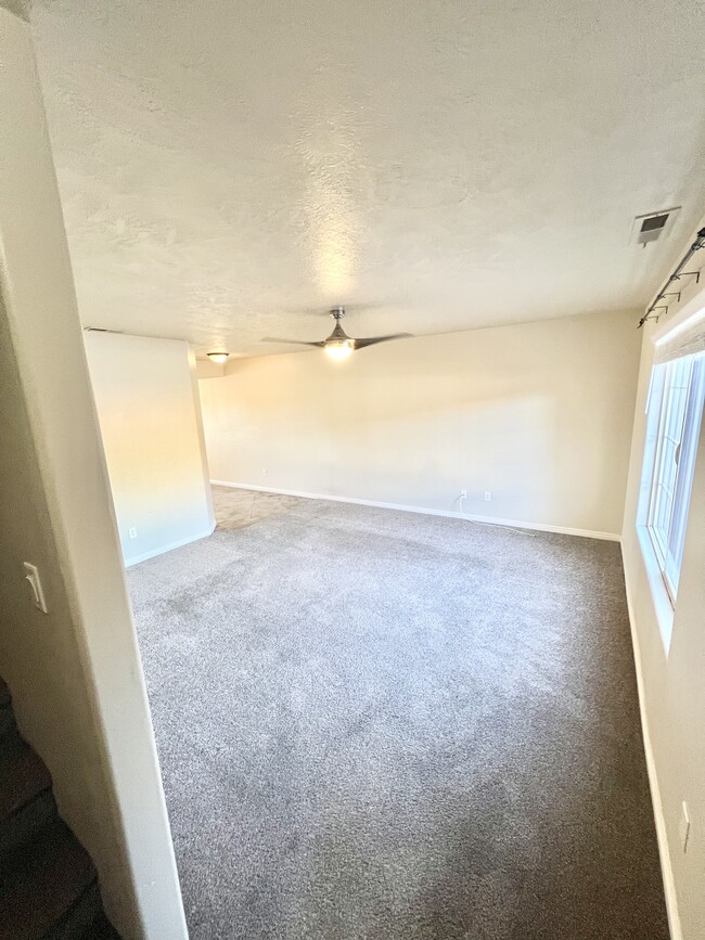 Building Photo - 450 W 200 S