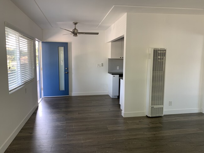 Building Photo - 411 W Franklin Ave