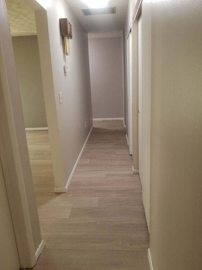 Foto del edificio - 140 Redbud Dr