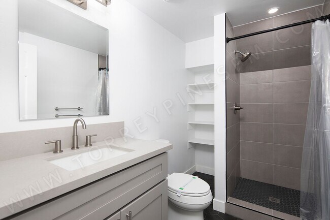 Foto del edificio - NEW Studio with In-Unit Laundry, Assigned ...