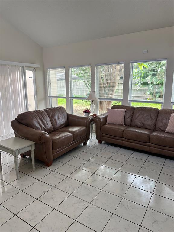 Foto del edificio - 22735 Indian Ridge Dr