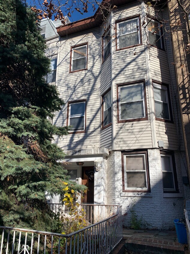 Foto principal - 146 Bowers St