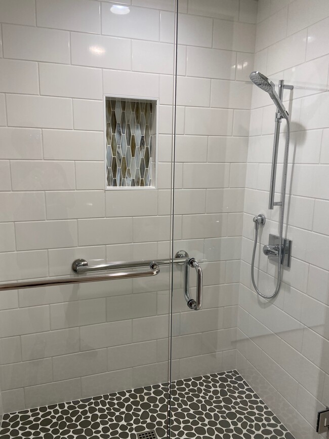 Master Shower - 6324 Golf Lakes Ct