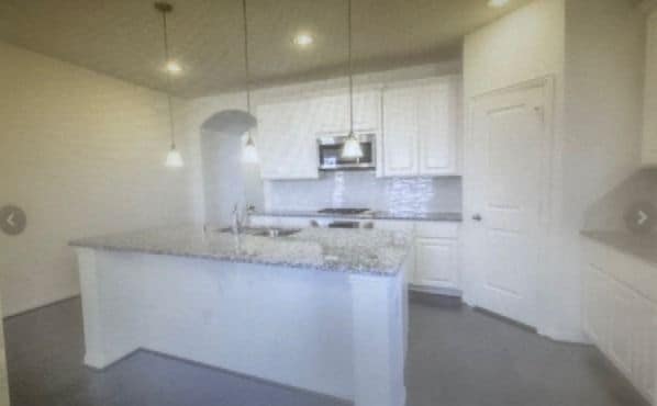 Building Photo - 18122 Glenlyon Dr