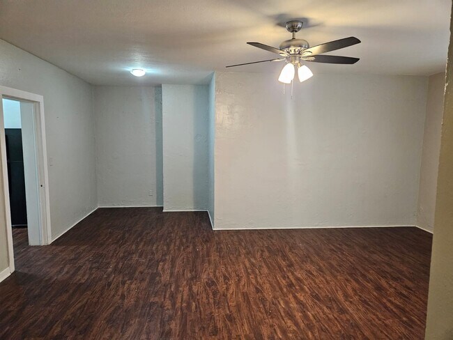 Foto del edificio - 567 Northside Dr