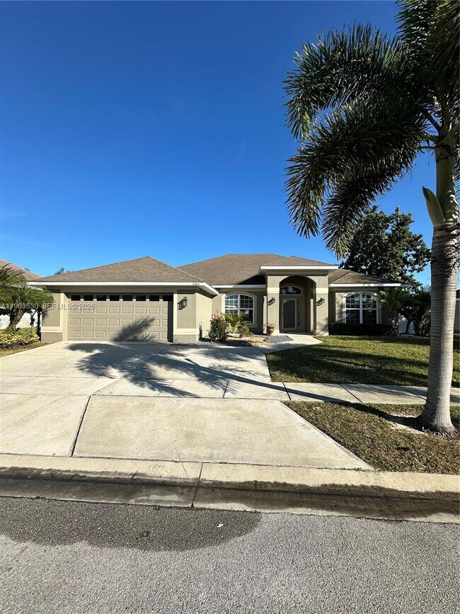 Foto del edificio - 4302 Mandolin Blvd