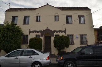 Building Photo - 2410 S Budlong Ave