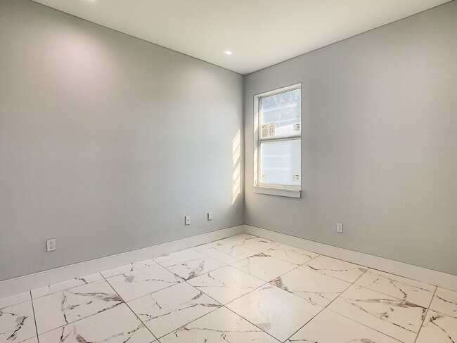 Building Photo - 5237 Jennings St