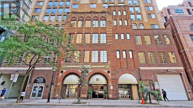 Building Photo - 25 Grenville St