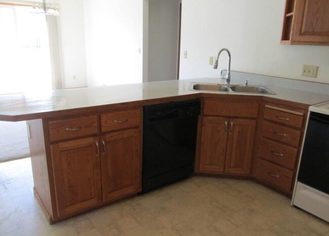 Foto del edificio - 634 Sycamore Dr