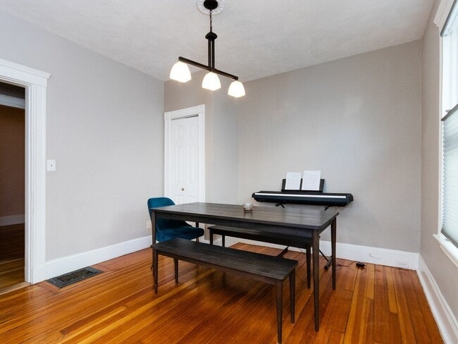 Photo - 79 Topliff St Apartment