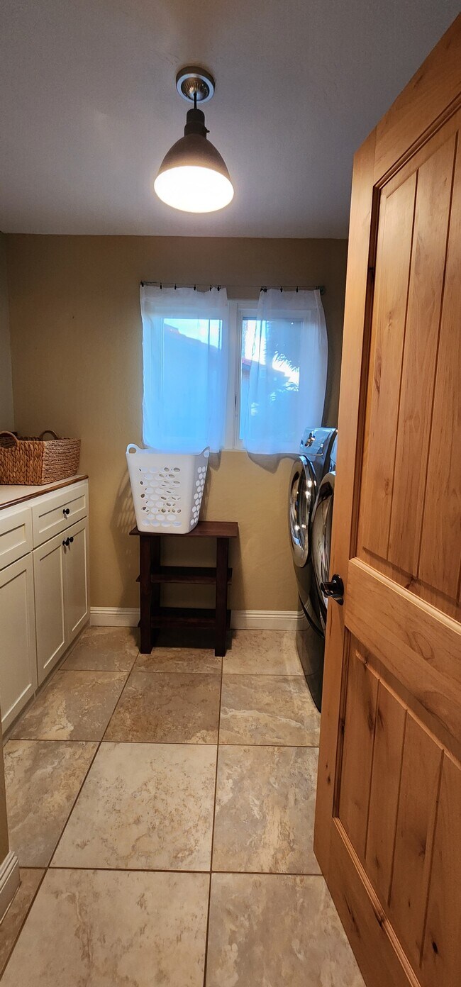 Foto del edificio - 1710 W Camino Dr