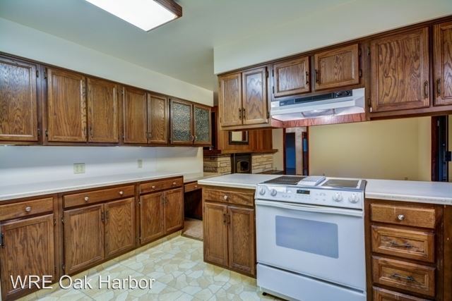 Building Photo - 2121 SW Dillard Ln