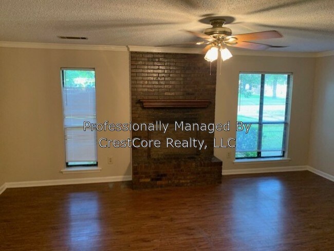 Building Photo - 160 Colonial Dr