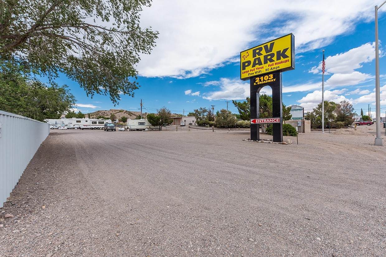 Main Entrance - R J RV Park