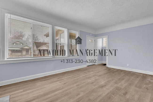 Foto del edificio - This beautifully updated 4-bedroom, 1-bath single-family home is ready for move-in!