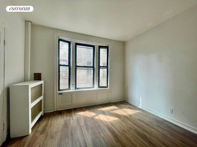 Building Photo - 200 W 109th St