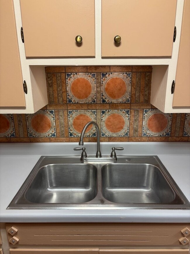Building Photo - NEWLY REMODELED 1 BED 1 BATH