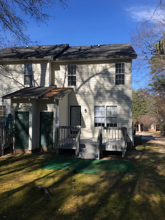 Foto del edificio - 155 Luther Rd