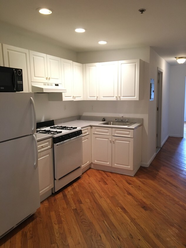 Primary Photo - 407 1st St