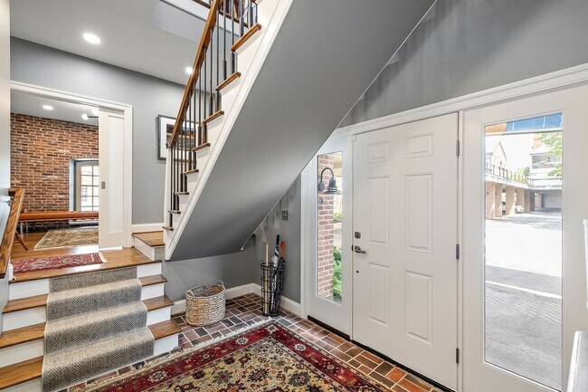 Foto del edificio - Magnificent Condo In Rockland Mills