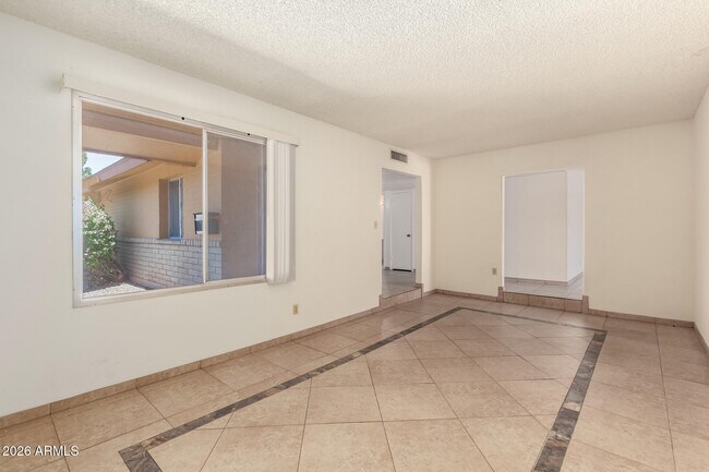 Building Photo - 4013 S Hazelton Ln