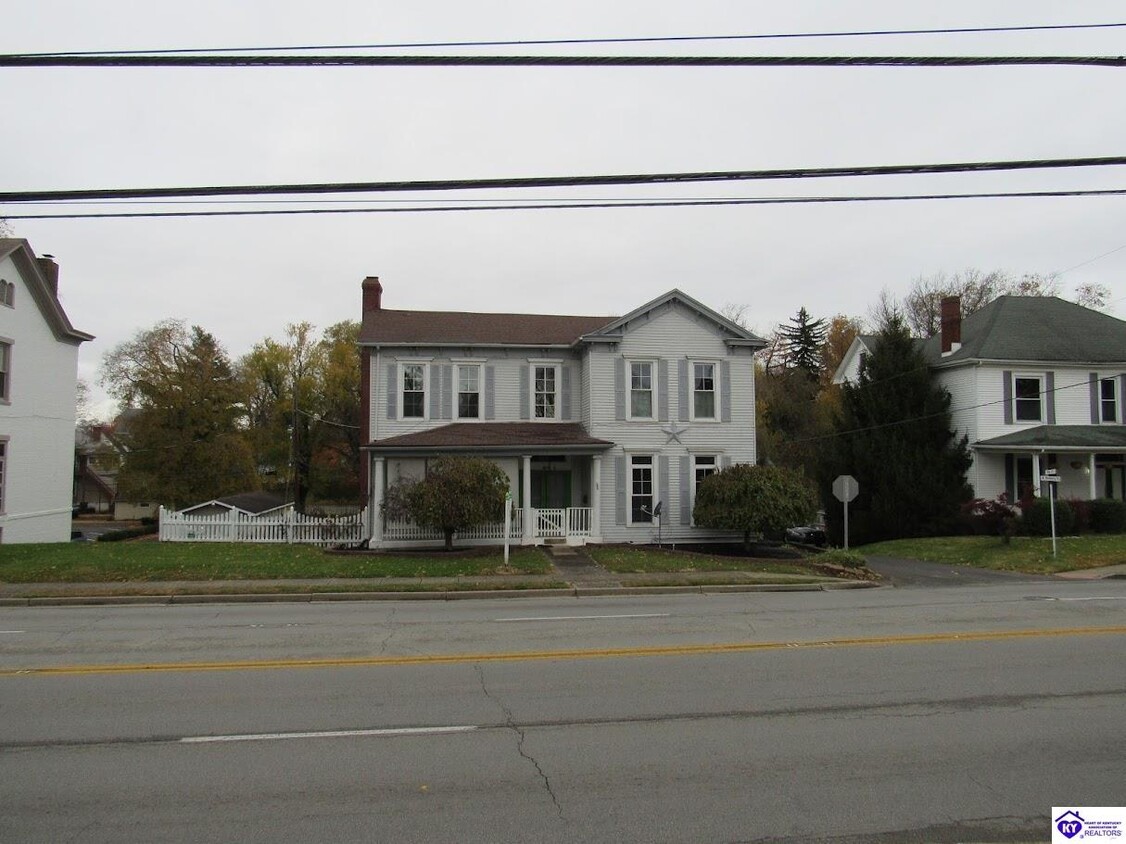 Primary Photo - 208 N Mulberry St