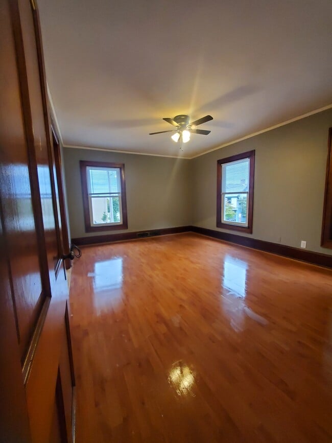 Family Room - 324A Wisconsin Ave