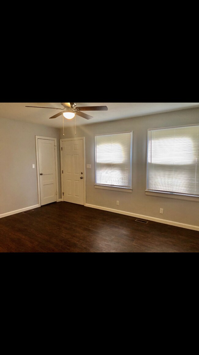 Building Photo - 2213 S Mosley Ave