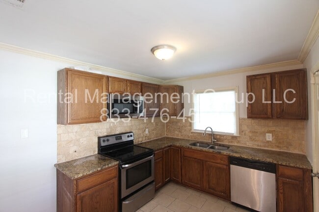 Building Photo - 201 Rose Dr