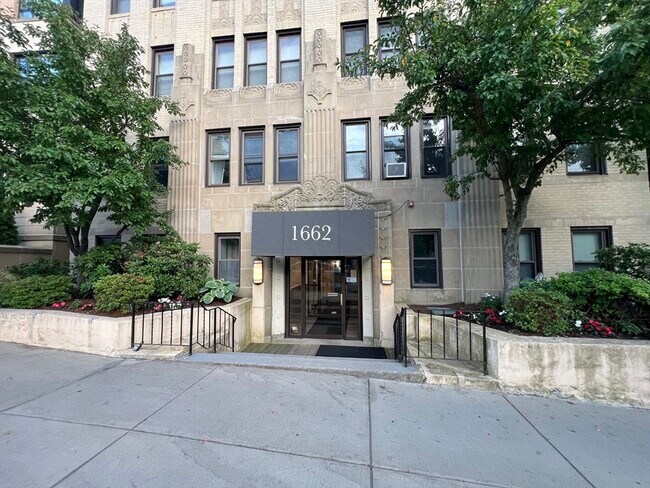 Foto del edificio - 1662 Commonwealth Ave