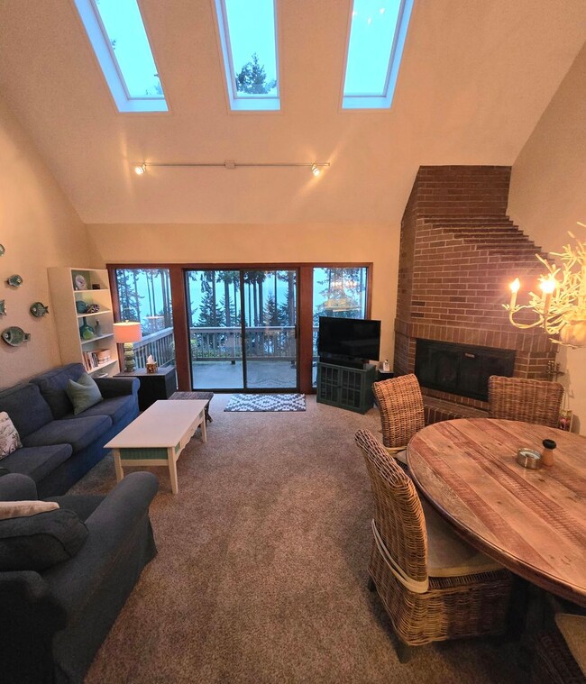 Building Photo - 2 Bed, 2 Bath Furnished Kala Point Top-Floor Condo with Views, Decks & Resort Amenities