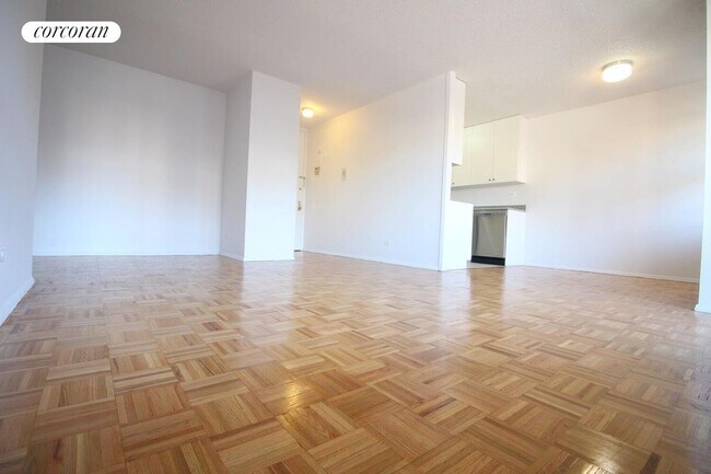 Building Photo - 175 W 90th St