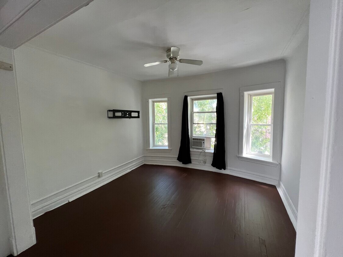 3860 N Saint Louis Ave Unit 2F, Chicago, IL 60618 Apartments in