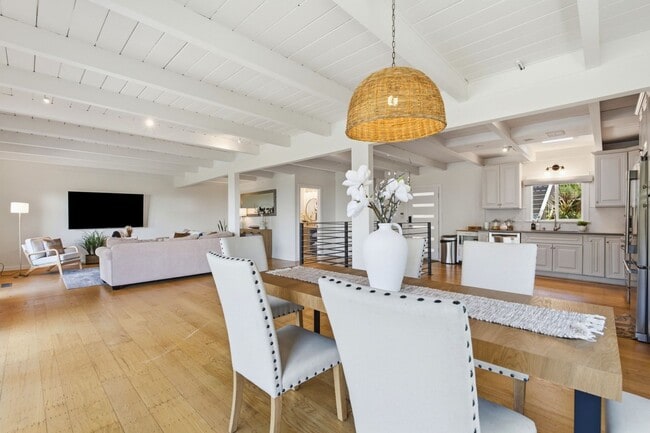 Building Photo - 2323 Mastlands Dr