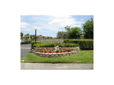 Building Photo - 2621 Riverside Dr