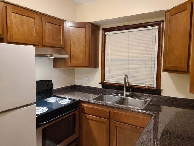 Kitchen - 309 Woodview Ave